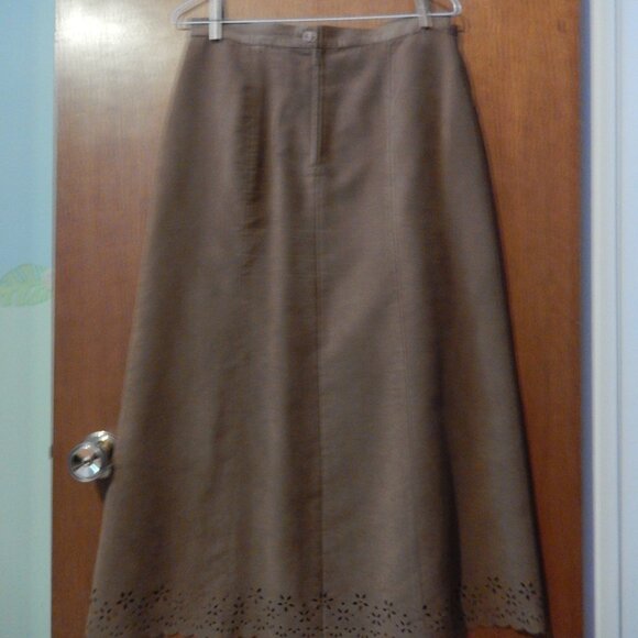 Skirt - Picture 2 of 3